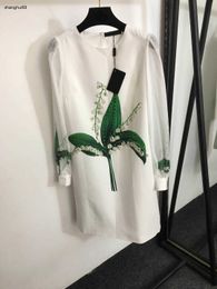 Marque femmes vêtements de créateurs mode fleur imprimé col rond manches longues haute qualité robe de loisirs Jan 24