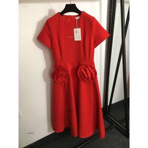 Marque Femmes Dress Designer Jiron Robes pour femmes Fashion Stéréoscopique Décoration de fleurs Logo Femme jupes Dîner Robe de printemps 19 avril