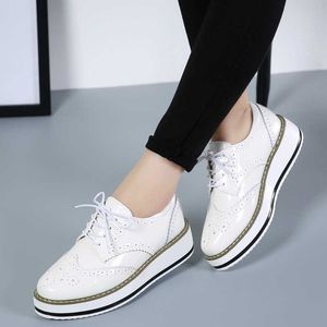 Brand Women Platform Flats Woman Brogue Derby Leather Lace Up Up Classic Bullock Footwear Female Oxford Shoes Lady Zapatos de Mujer Y0907
