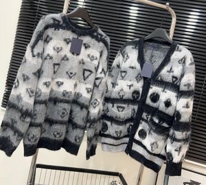 Marca Mujeres Flores viejas Mohair Jacquard Suéteres Diseñador Con cuello en V Cardigan Abrigo Alta calidad Hombres Señora Suelta Versátil Contraste Raya Prendas de punto Jersey Suéter