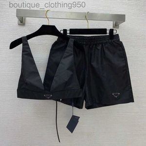 Marque Femmes Pantalons Deux Pièces Designer Ensemble Avec Triangle Métal V Cou Gilet Mini Ensemble Court Streetwear Mode Crop Top Nouvelles Survêtement