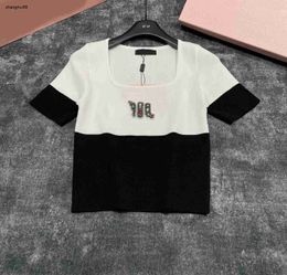 Marca feminina camiseta luxuosa moda manga curta gola quadrada tricô de alta qualidade senhoras vestuário superior 17 de janeiro