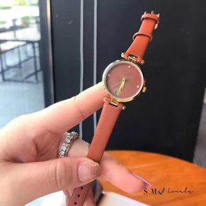 Marque montres femmes dames fille cristal Style bracelet en cuir Quartz montre de luxe VE54