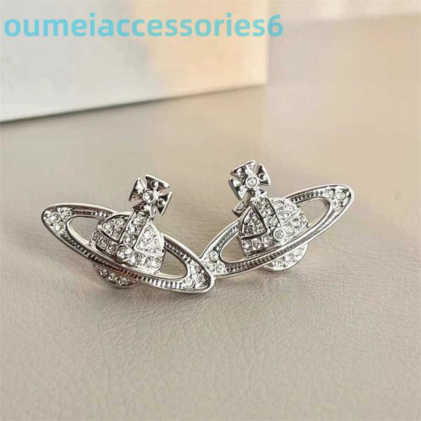 Branddesigner Western Empress Dowagerearring Stud Stud Queen Mothers Star Boucles d'oreilles Ins Niche légère et polyvalente Boucles d'oreilles rouges en ligne Tiktok Diffusion en direct