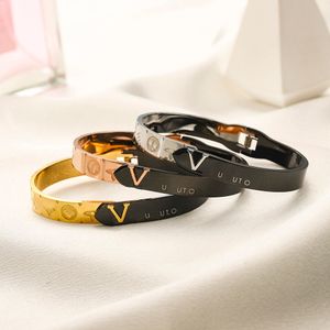 Bracelets de créateurs d'emballages de marque bracelets bijoux bijoux gold femmes plaque charme diamant style romantique femens cadeau