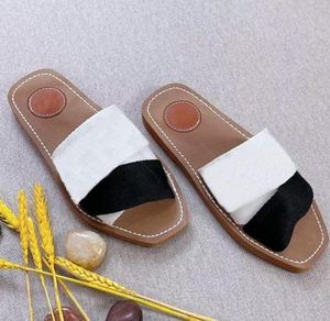 Femmes de marque Sandales Woody Mules Flat Toile Sangle Slipper Designer Dame Womens Lettrage Tissu en cuir extérieur Sole Sandale Sandale Casual Slippers