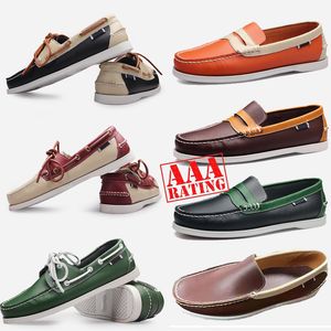 Marcas Diseñador de cuero Nuevos zapatos superiores Moda Hombres Vestido de negocios Mocasines Puntiagudos Zapatillas negras Oxford Transpirable Boda formal S 96