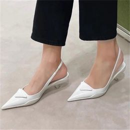 Marcas slingbacks tacones altos mocasines Sandalias de diseñador Zapatos de cuero de ballet Estilete de lujo Zapatos blancos negros Gladiador Zapatos para caminar Zapatos de vestir