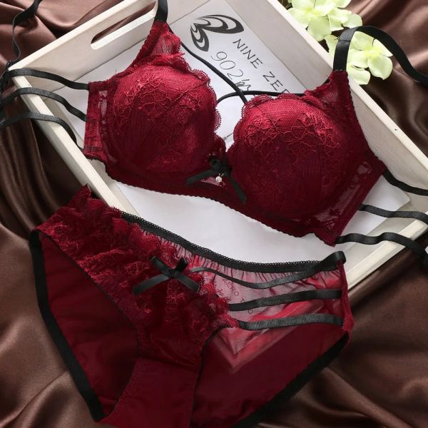 Bras 2016 Femmes chaudes en dentelle mince Bandage noir Bandage rouge sous-vêtements Push up Bra sets culotte d'été jeunes filles sexy creux de lingerie