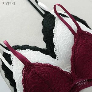 Bras Bras Sets Femmes Sexy Lace Sport Bra No Steel Ring Beauty Back Emballage Coffre Comfort Deep V Brassiere Stretch Triangle Cup Pladed Underwear YQ240203