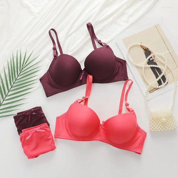 Bras Cross-Brothes Sexy Lingerie Set Demouillage Strap à double épaule Anneau en acier Push Up Spot Mulule mince Casse de jeunes femmes