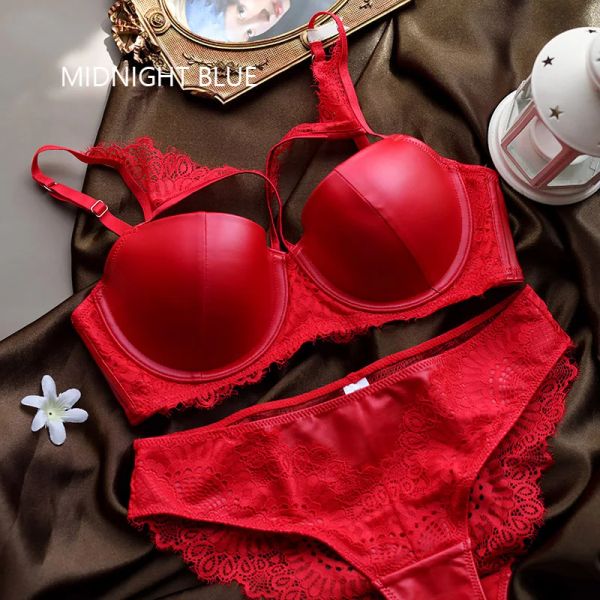 Bras européen américain en cuir sexy sous-vêtements sous-vêtements lisses minces de soutien-gorge épais ensemble rouges push push up lingerie creux de Casse C