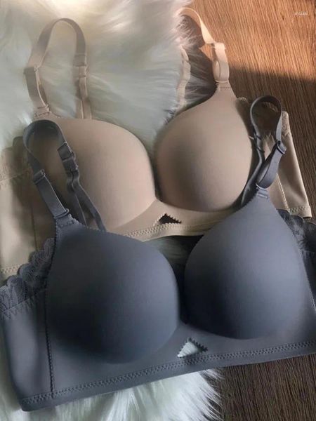 Bras Original de haute qualité 5303 Japonais Light Kapok Small coffre rassemblé mince lingerie pour les femmes avec un dos sans couture et magnifique