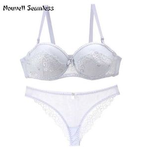 Bras stelt 2023 Nieuwe sexy bras Thong Franse kanten borduurwerk lingerie voor dames push -up ondergoedset y240513