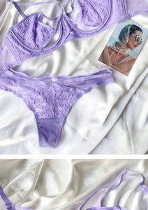 Ensembles de soutien-gorge 2024 Grand ensemble de soutien-gorge de poitrine montrant une petite lingerie en dentelle mince pour les femmes avec des sangles violettes et un cerceau en acier sexy rassemblé