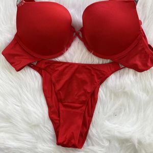 Bras stelt 2024 Rhinestone Log Ladies Underwear Set sexy rode beha slipjes push -up groothandel in