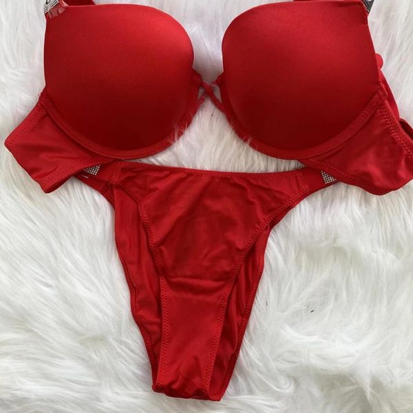 Bras Sets 2024 Righestone Log dames sous-vêtements Set Sexy Red Bra Patties Push Up Wholesale