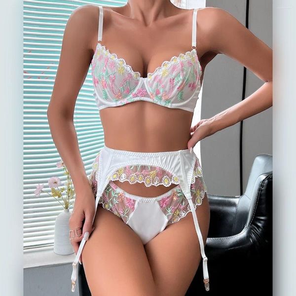 Les soutiens-gorge définissent la lingerie délicate de broderie florale fantaisie en dentelle de dentelle sexy jarretière Voir à travers un soutien-gorge fantastique romantique intime