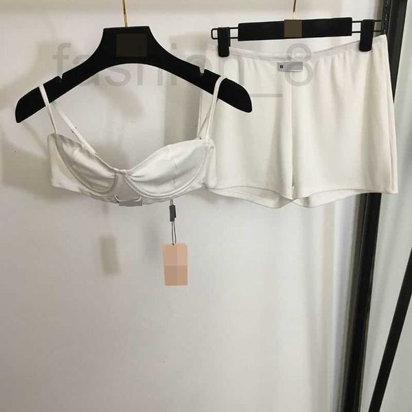 Soutien-gorge Ensembles Designer 2024 Nouveau Sexy Haut de gamme Retour Sous-vêtements en coton Ensemble avec soutien-gorge et sous-vêtements de sangle + bas quatre shorts d'angle GJYT