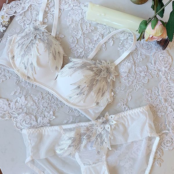 Bras Sets Fashion Brand Underwear Set Sexy Lace Bordery Wing Push Up Diamond White Diamond and Women Lingerie 230505