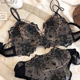 Bras Sets French Lace Broidered Bra Set Sexy Ultra-Thin Womens Underwear NOUVEAU CUP TURANGULAIRE SILK SELK FREE BRA ROMANTIC LINGERIE Set XW