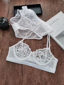 Bras stelt Franse ultradunne sexy uitgeholde meid's beha met stalen ringen grote borstshow kleine dunne kanten lingerie-briefs hoge taille