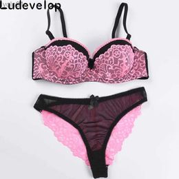 Ensembles de soutiens-gorge Ensemble de soutien-gorge de luxe élégant et romantique pour femmes 1/2 trace + dentelle push up ensembles de sous-vêtements sexy 5 couleurs soutien-gorge et culotte setL231202