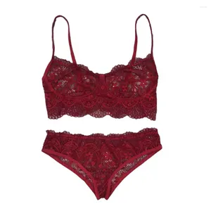 Bras Sets Lace Camisole Underwear Set 2pcs Sexy Hollow See-Through Sling Bra Mid-Rise Color ultra-mince pour les femmes