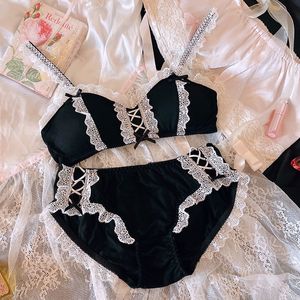 Bras stelt Lolita Girl Bra's Retro Kawaii Maid Lace Sexy Maid Bowknot Underwear Wireless Bra en Panty Set Thong Lingerie Bralette Set 230427
