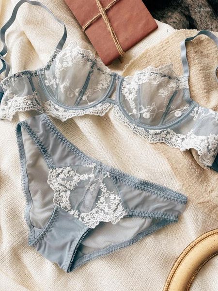 Conjuntos de sujetadores Sexy bordado y panty Set Pechos grandes Pequeños anillos de acero Niñas Sin esponjas Bralette fino Ropa interior de mujer