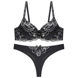 SETTS SETTS SEXY TONGS FEMMES EMBRODERIE BRA Set Push Up Silver Lace Underwear Set Intime Plus taille Bra Panty Set Bra Brief Set Y240513