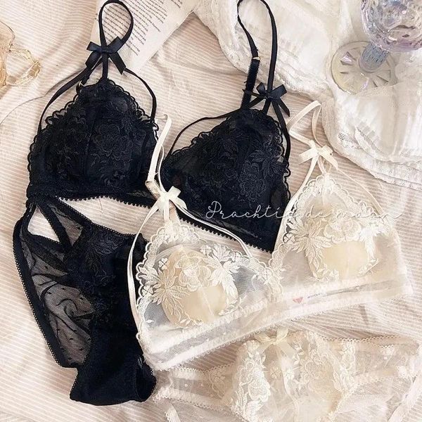 Les soutiens-gorge définissent une tasse de triangle sexy belle dentelle arrière en dentelle de soutien-gorge bra girle de sous-vêtements