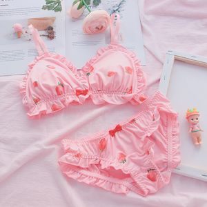 Bras stelt Strawberry Japanese Melk Zijder Bra slipjes Set Leuke meid Wirefree Bra Kawaii Lolita Bra en Panty Set Pink Lingerie Underwear 230427