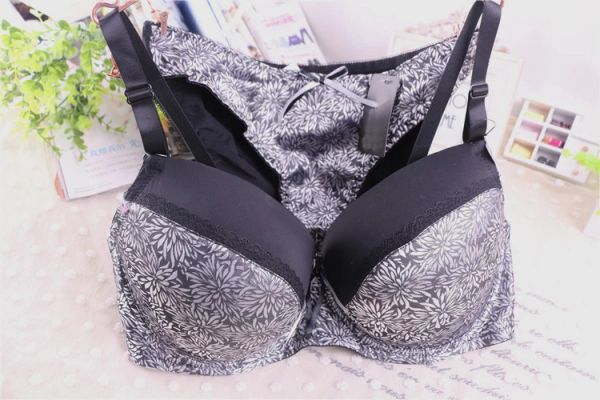 Bras Solid Cup Bras 40f 40e 40dd 38e 38f 38dd 36f 36e 36dd 34f 34e Femmes Push Up Bra Set Sexy Lace Floral Bras Tops Brand BH B3