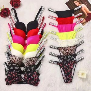 Soutien-gorge de maillots de bain Set Lettre Sexy Femmes Respirant Strass Sous-vêtements Soutien-gorge de luxe Designer Solide Slip Panty 2 Pièces Ensembles Lady Lingerie soutiens-gorge Rassembler fille 8 couleurs