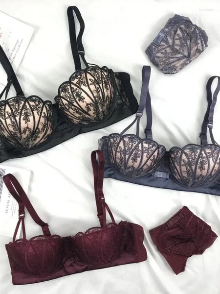 Sous-vêtements de soutien-gorge Ensemble pour les femmes rassemblant des obus sexy à demi-tasse de soutien-gorge avec une bague en acier Support supérieur pour éviter de s'affaisser en dentelle petite