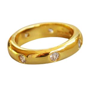 Messing 18k vergulde Europese en Amerikaanse mode retro diamant-studded zirkoon gladde dikke cirkel gouden ring stapelen stijl 29