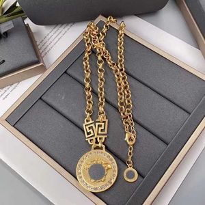 Collier pendentif portrait en laiton et diamant, personnalité hip hop pour hommes et femmes avec le même collier unisexe, design de créateur de bijoux