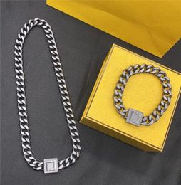Messing Hangers Kettingen Voor Mannen Vrouw Hoge Kwaliteit Liefdeskettingen Zilveren Armband Sets Luxe Designer Dames F Sieraden Met Doos5185258