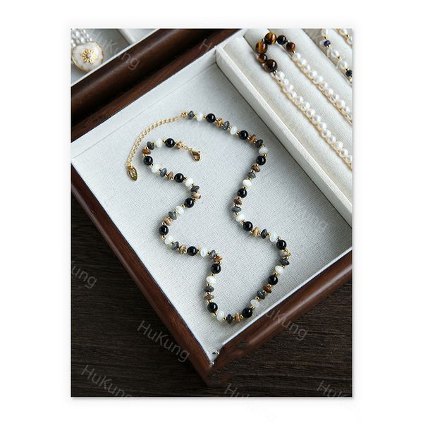 Laiton plaqué or véritable 18 carats mode européenne et américaine style cool perles en pierre naturelle collier de perles d'agate noire automne et hiver nouveau style