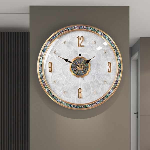 Reloj de pared de latón Reloj Abalone Shell Modern Luxury Hogar Sala esquina Cobre Cobre Relojes Silenciosos Decoraciones de diseño de arte interior