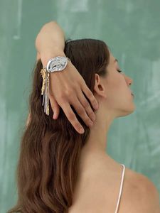 Brass avec une déclaration 18k 2 tassel Bracelet Bracelet Femmes Men Amourre des bijoux T Show Runway Robe Ins Japan Korean 240511