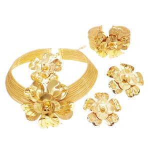 Brésil Gold plaqué Design Women Collier Bijoux Ensemble de boucles d'oreilles en cuivre Pure Copper High Quality Flower Shape Banquet Mariage 240401