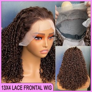 Braziliaanse Peruaanse Vietnamese 14 Inch Bruine Kleur 100% Ruwe Virgin Remy Menselijk Haar Fumi Krullend 13x4 Transparant Kant frontale Pruik