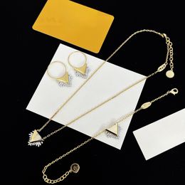 Impresionante moda y elegante diseñador juego de anillos para contener la respiración exquisito anillo de joyería de compromiso elegante caja de regalo de aniversario de lujo