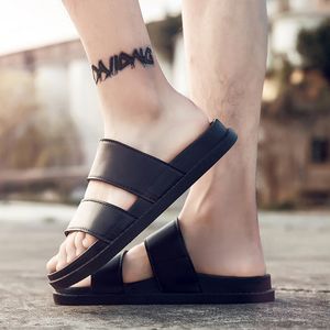 Zapatillas transpirables para hombres y mujeres, venta al por mayor, sandalias de verano, desgastes, zapatos de playa de arena en blanco y negro, chanclas, chanclas para caballeros