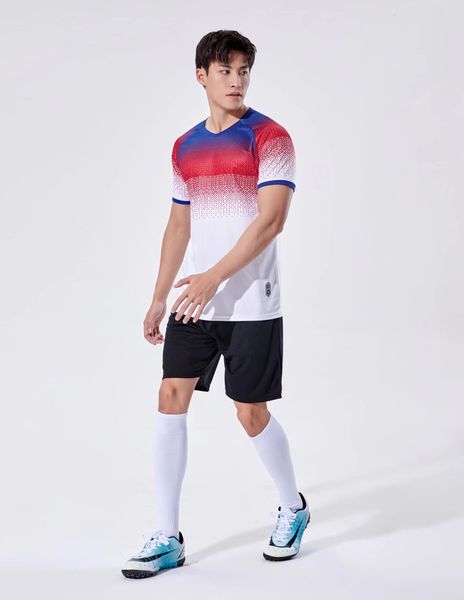 Respirant à séchage rapide Nouveaux produits en stock Ensemble de costume de football unisexe Adulte et enfant Vêtements d'entraînement de compétition à manches courtes Jersey Diy