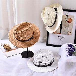 Ademende strohoeden voor mannen en vrouwen brede randzonnen hoed met riem Fashion Jazz Cap Panama Cowboy Caps Men Hollow Beach Sun Hat Y200714