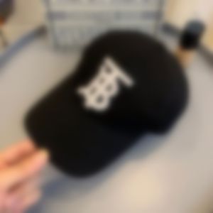 Ademend zonnescherm Verstelbare baseballpetten Ontwerpers Klassiek Heren Luxe Letters Dames Heren Sport Balhoeden de vier seizoenen Hardlopen Outdoor Sport Cap q18