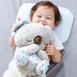 Respirer l'ours bébé apaisant koala peluche poupée jouet bébé enfants apaisant musique bébé couchage compagnon et coup de poupée léger cadeau 240422